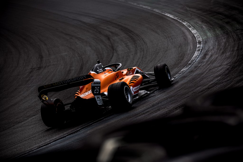 Sebastian Øgaard vil erobre føringen i Valencia
(Foto: Dutch Photo Agency)